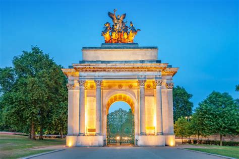 Hyde Park: Um Oásis Verdante no Coração Pulsante de Londres!