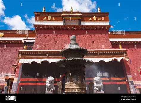 Sakya Monastery Um Refúgio Histórico na Rota Espiritual de Shigatse!